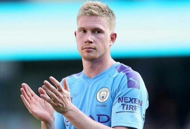 水晶宫与斯特拉斯堡赛前，维埃拉现身法国酒吧和球迷一起观战（水晶宫战斯特拉斯堡前，维埃拉现身法国酒吧与球迷同看比赛）