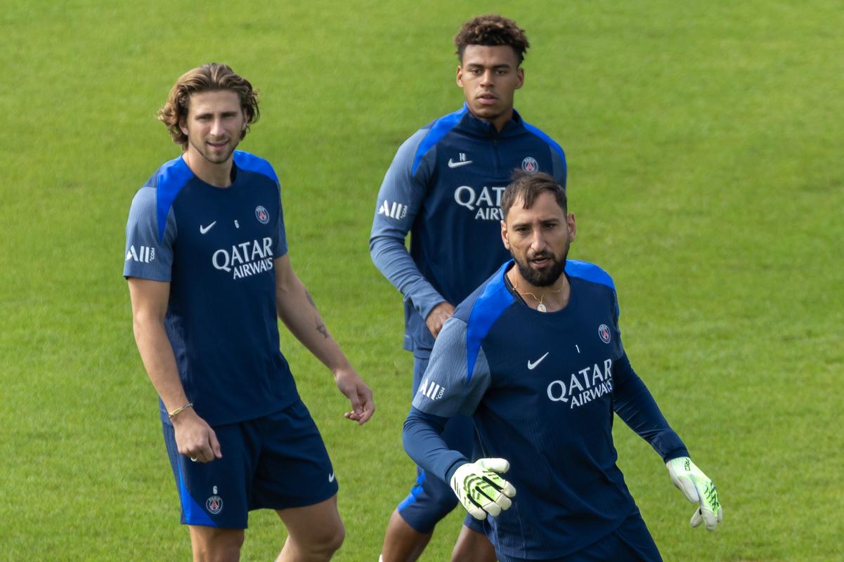 0-2大冷门！14亿豪门主场轰然倒下 5轮1胜（0-2爆冷！身价14亿豪门主场失利 近5轮仅1胜）