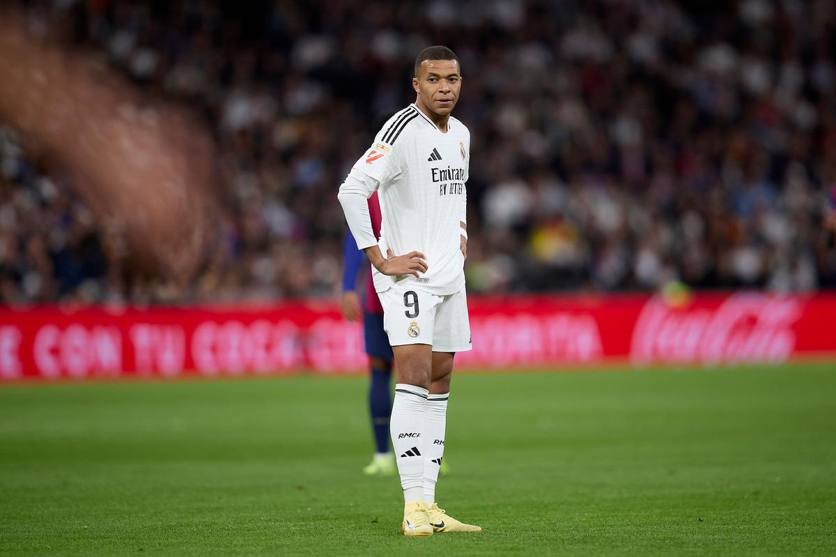 米体：虽然DV9经历肌肉疲劳，但斯帅仍会让他首发踢佛罗伦萨（米体：尽管DV9遭遇肌肉疲劳，斯帅仍将安排其首发战佛罗伦萨）