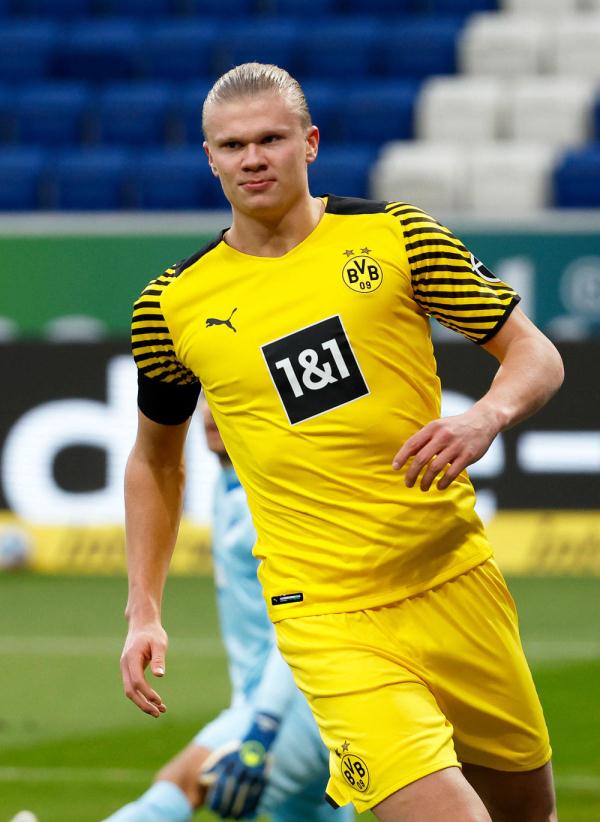 76人队记：庄神右膝扭伤，本场比赛不会回归（76人记者：庄神右膝扭伤，本场不再出战）