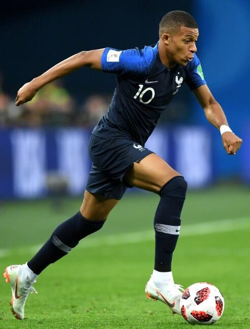 赛点一刻！米兰3-2擒获科内利亚诺，捧起意大利女排超级杯！（五局大战！米兰女排3-2力挫科内利亚诺，夺得意大利女排超级杯冠军）