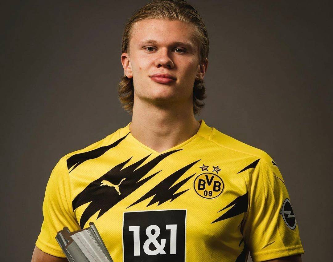 曼城U21中场放弃足球生涯，赴牛津大学攻读法律（曼城U21中场告别绿茵，转赴牛津大学攻读法学）