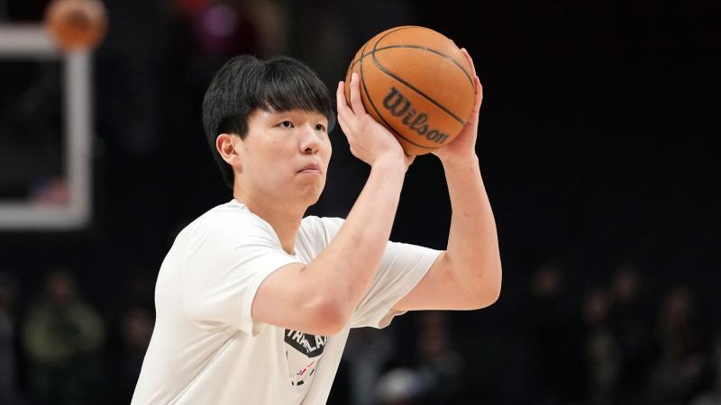 今年上海双雄争冠战启用外籍裁判，去年的主裁为傅明、李海新（今年上海双雄争冠对决将由外籍裁判执法，去年主哨为傅明、李海新）